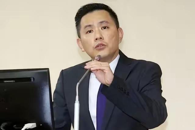 幸亏尹乃菁辞职，陈以信就任，这是国民党和郑丽文的大幸！郑丽文这回真是好心被狗
