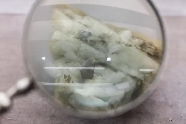 遭中国祭出稀土出口管制措施后，日本推动国产稀土的开发。继本月12日派出钻探船前