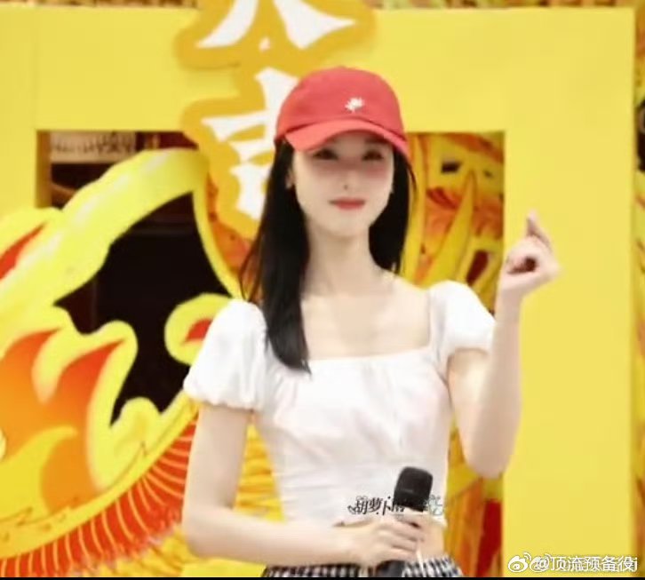 陈都灵《翘楚》楚朝横店杀青应援，白白嫩嫩的美的好温柔，比心🫰​​​