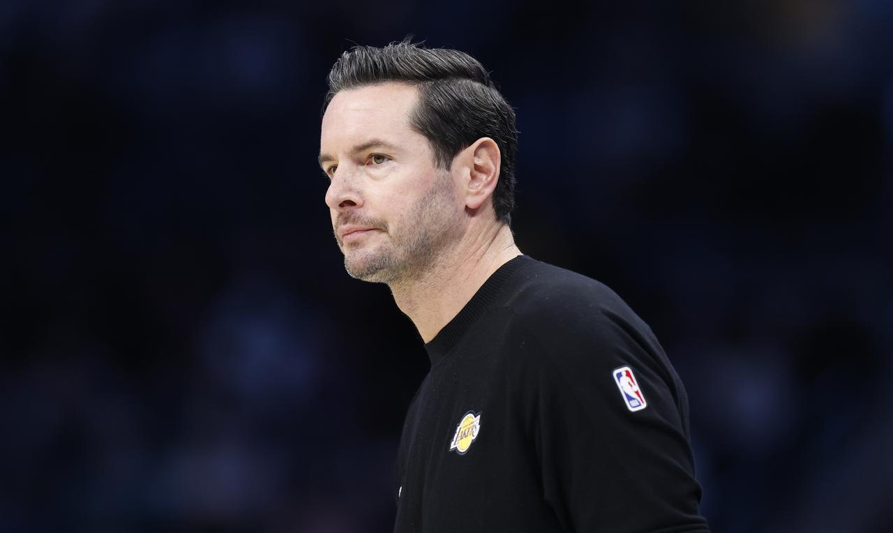 雷迪克为了保住饭碗已经跳槽了，选择了站边！美媒解读关于湖人对阵太阳，雷迪克说最后