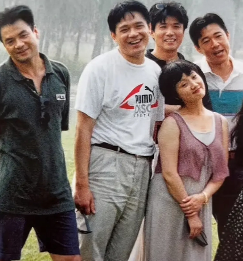 尤勇、申军谊、孙淳、张丰毅、邓婕当年的一张留影