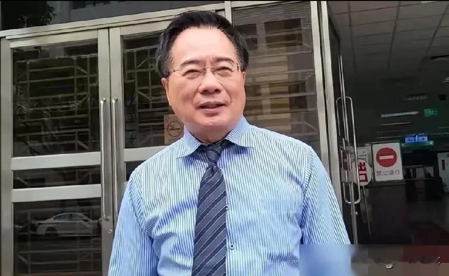 蔡正元，我们都瞎了眼，你连给邱毅提鞋都不配。国民党主席郑丽文出席“50年代