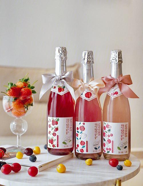 买个果酒当婚礼摆设？女子用完还要退，商家：我哪知道你要当展览用的！网友：这操作也