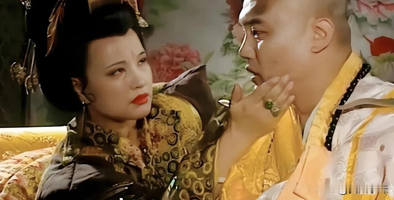 一天晚上，千金公主偷偷地将薛怀义送进了武则天的寝宫，透过帘子，映入薛怀义眼中的，