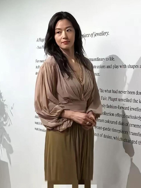 44岁韩国女星全智贤​​​