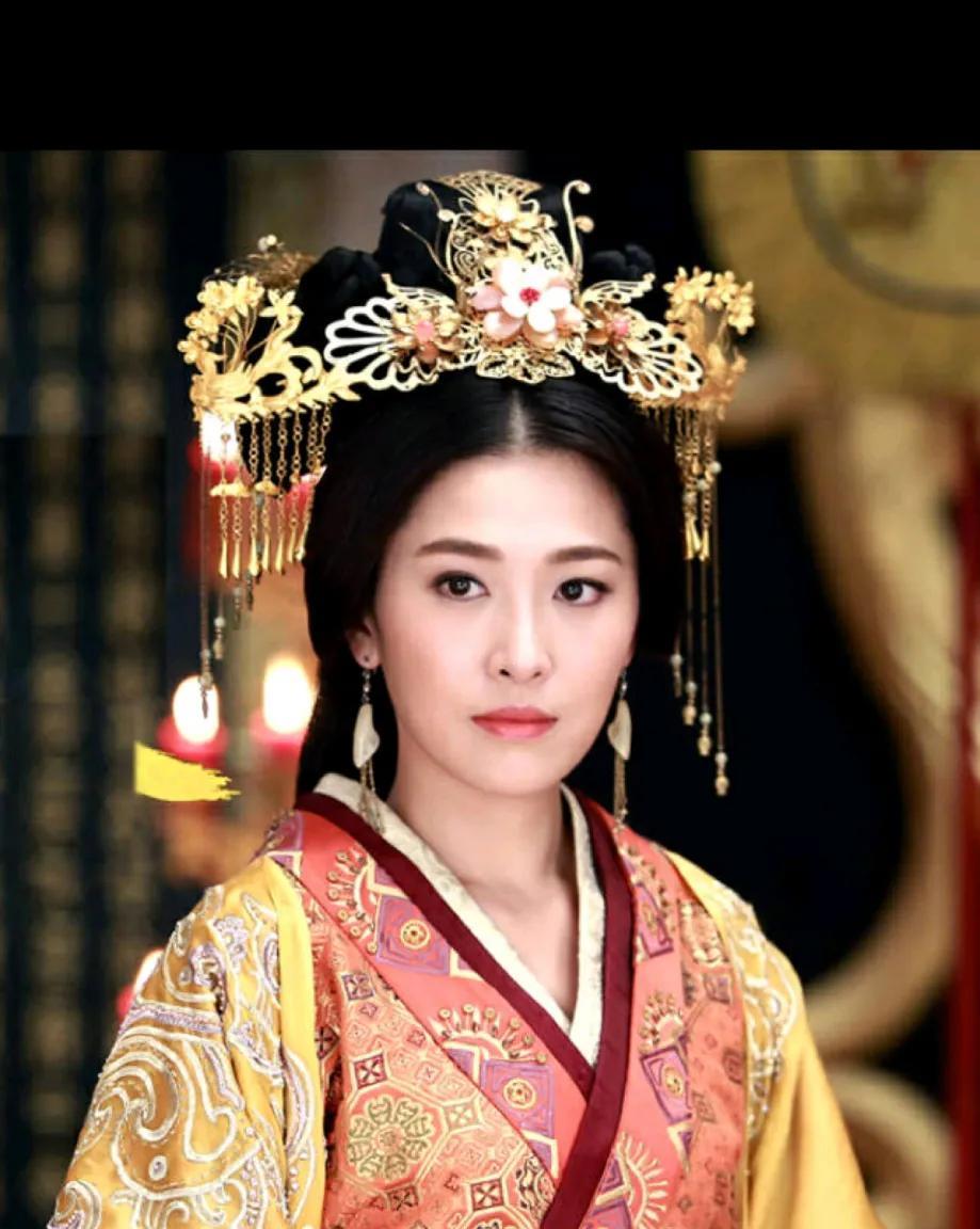 43岁已经三婚的寡妇平阳公主，嫁给了32岁的将军卫青。洞房之夜，平阳公主坐在榻上