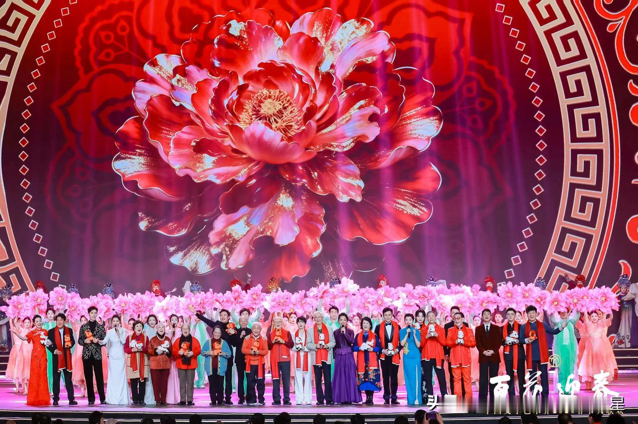 嗅到一只香香的C位小白猫😘😘😘@周深