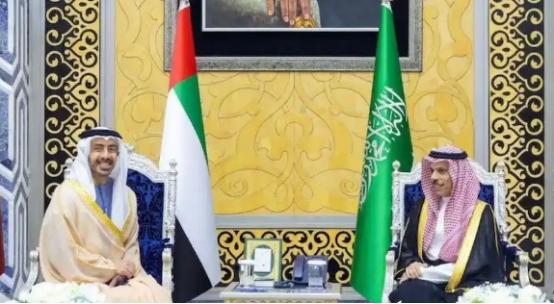 阿联酋直接跟沙特摊牌了，28日官宣退出OPEC不算完，还要跟沙特主导的所有圈子划