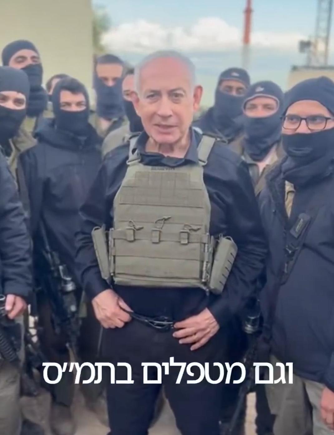 内塔尼亚胡跑去黎巴嫩了，并且站在黎巴嫩的土地上，大放厥词。注意看，站在内塔尼