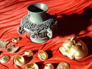 1982年2月10日，江苏淮安一村民万以全修水渠的时候，意外挖到了40多斤黄金。