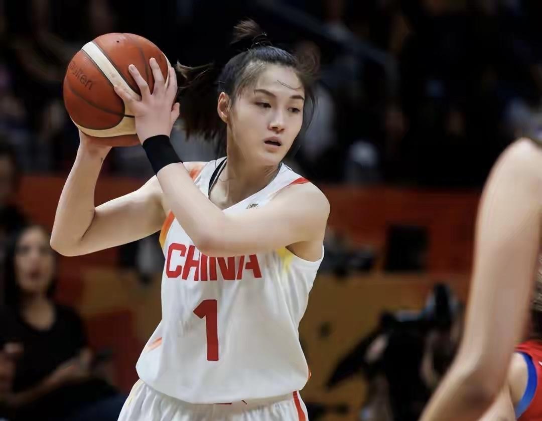 中国女篮决战法国队，突收坏消息，应立即淘汰宫鲁鸣两大嫡系战胜波多黎各之后，中