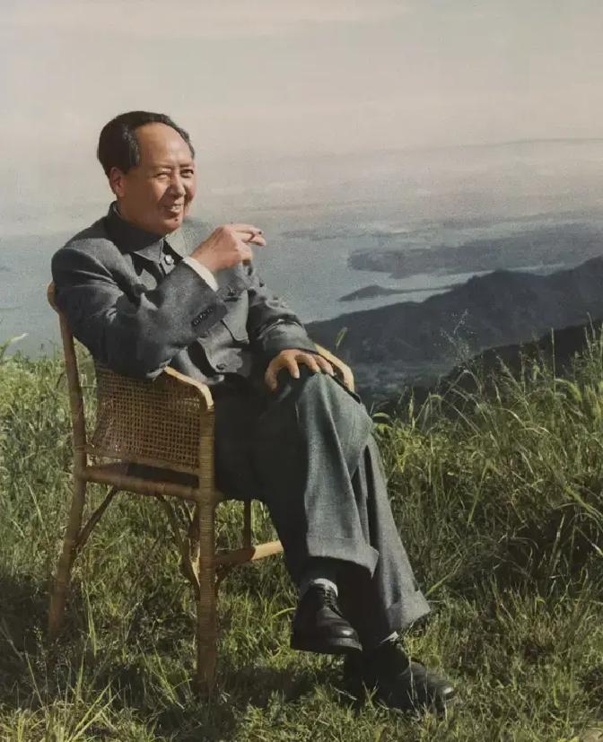 毛主席能活到83岁，在当年算是高龄，但他的保健医生却说：“按医学标准，主席原本根