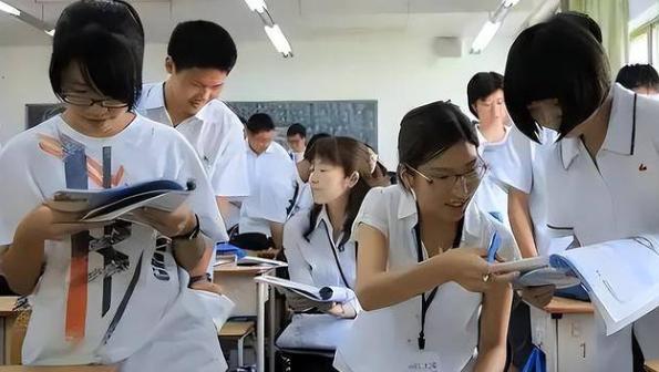 初中数学想快速提分，别再瞎刷题浪费时间真心劝各位家长，别再逼着初中孩子疯狂刷卷