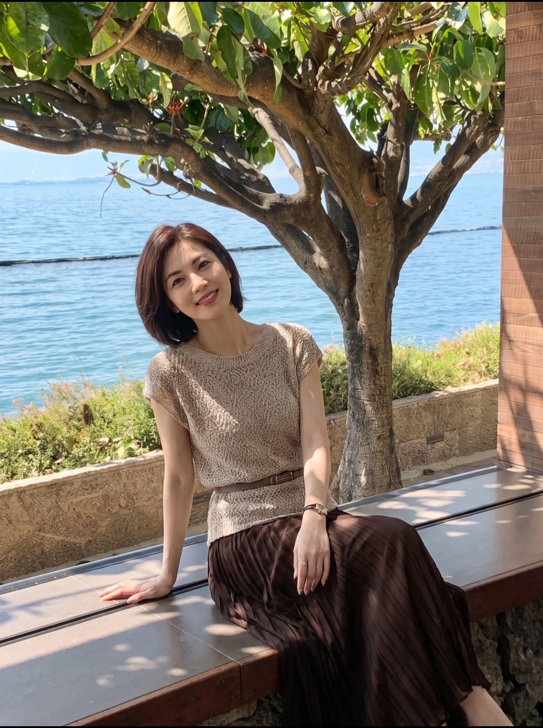 谁说中年女人就要活成“应该”的样子。抛开妈妈、妻子等等世俗的标签 我首...