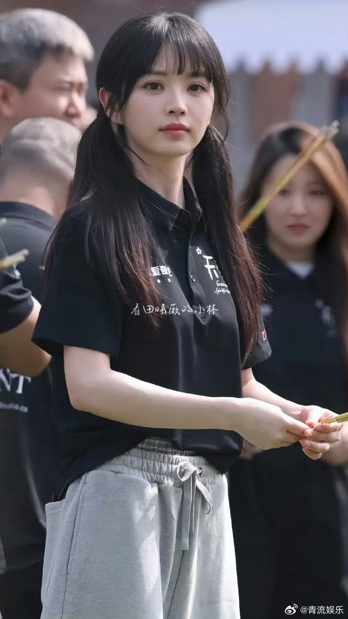 天才女友开机田曦薇《天才女友》开机路透🈶双马尾好夏天啊，开机大吉！​期待林知
