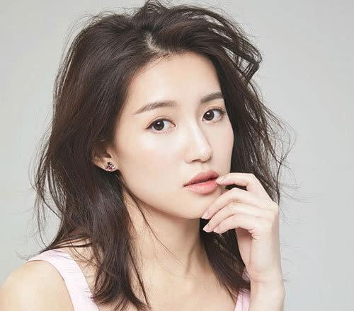 男人应该多接触女性，女人是半边天，如果对人性的认知不完整，则干不出大事。女人的直
