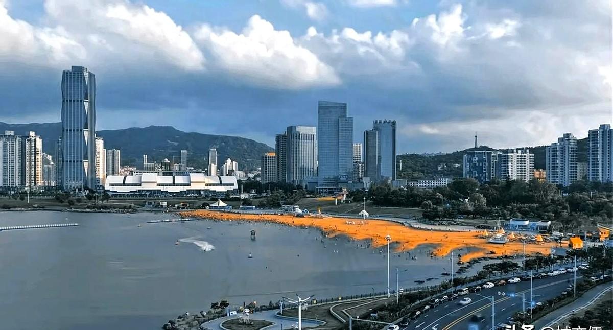 河北网友一句“连云港不配叫江浙沪”把连云港老乡气到连夜翻数据。GDP、人均收入