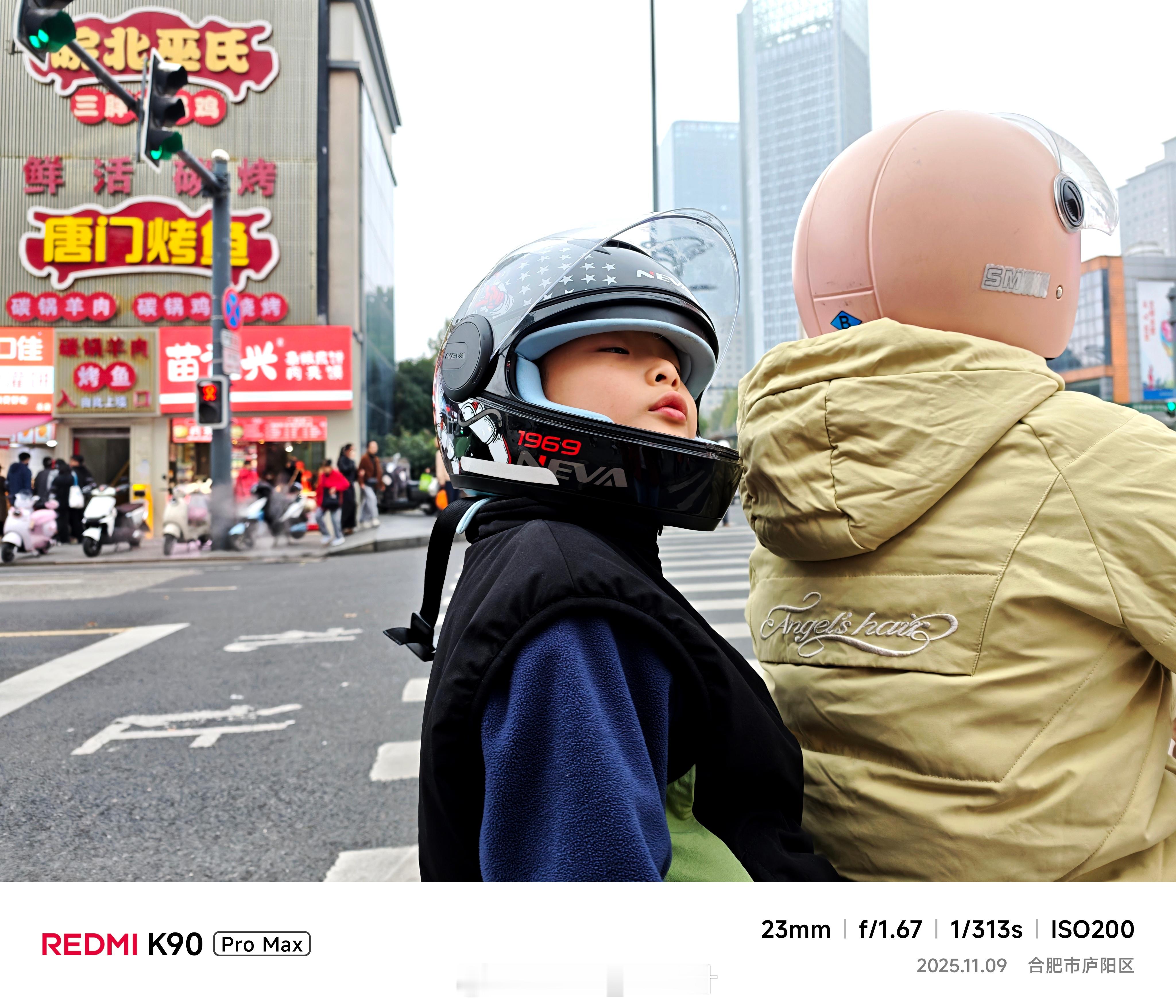 很多人说，的5X潜望长焦特好！其实你多扫街后就会发现，强的不仅于此，这颗1/1