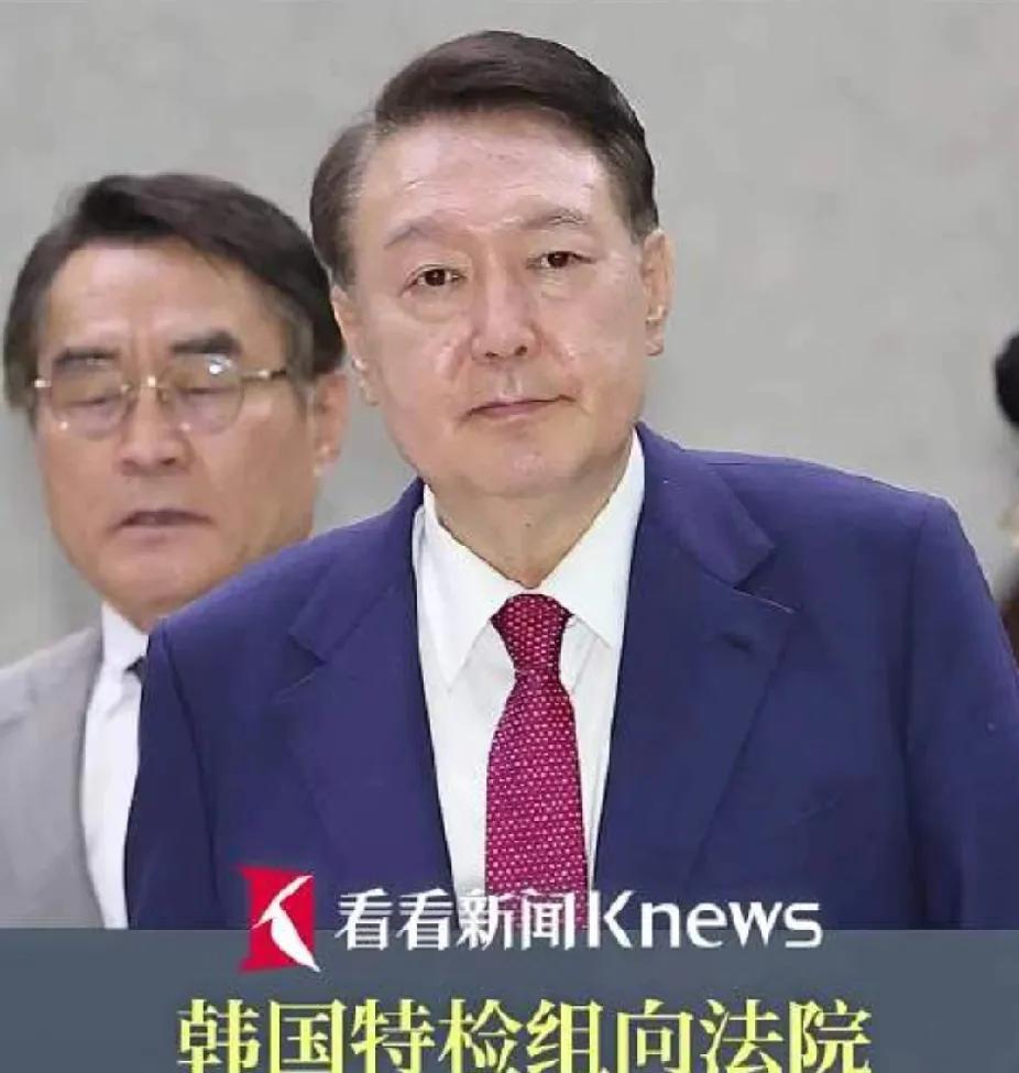 又回到了看守所尹锡悦7月9日离开法院，被押送至首尔看守所，等待