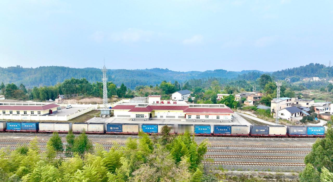 燕连铁路接入全国铁路网，四川物流从此"一票直达"7月21日，一声汽笛长鸣，载着