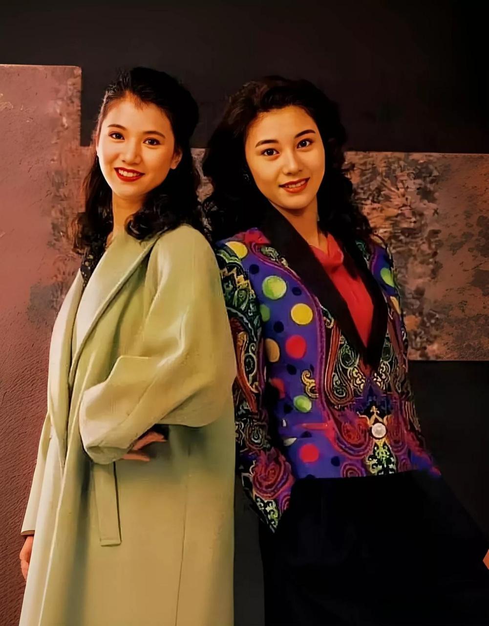 袁咏仪漂亮是漂亮，但花期太短了，她老公是一直帅，而她就只靓了一阵子。作为“港姐冠