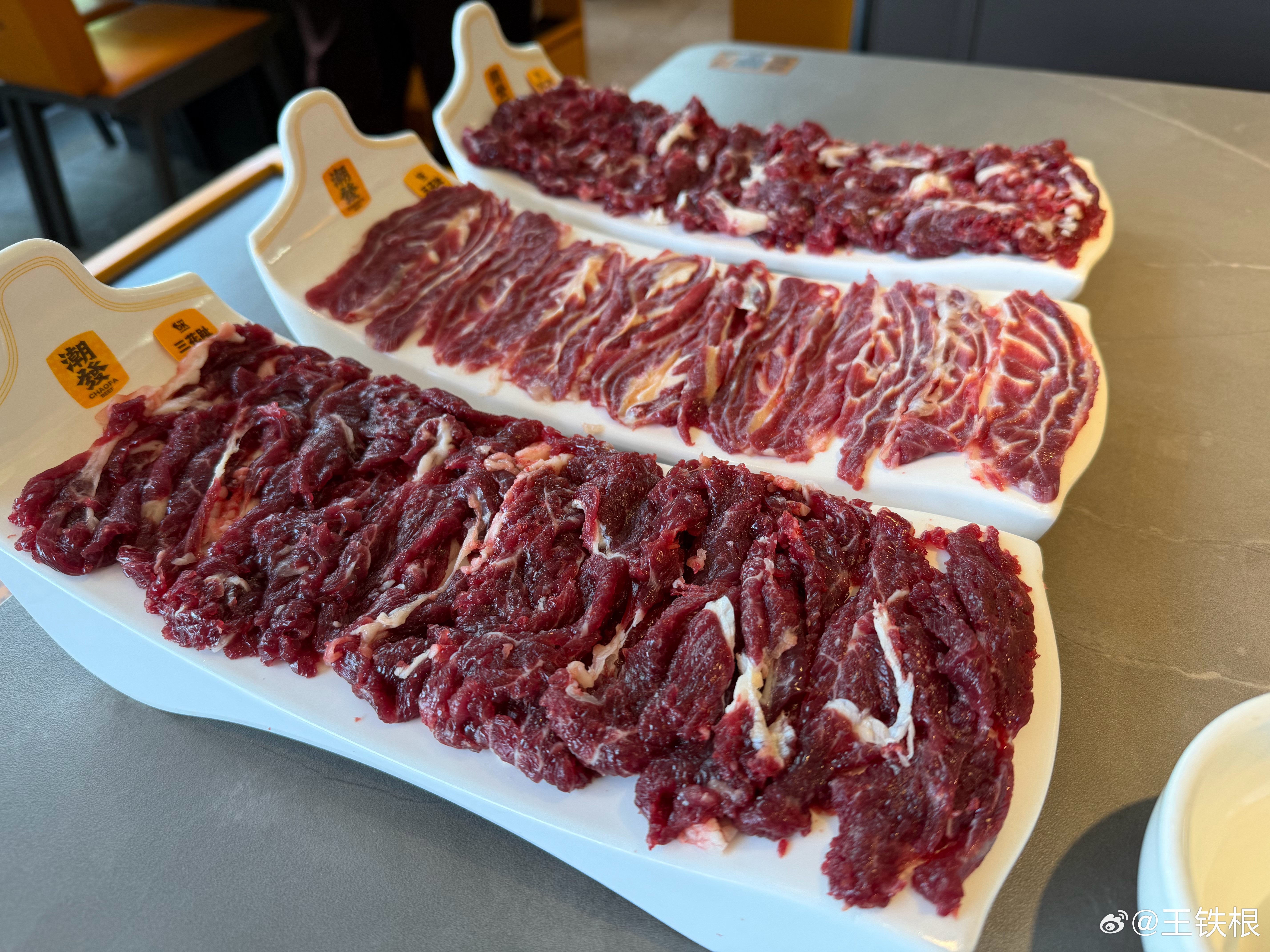 一天，和一个老北京朋友在广州相聚，我说我们吃个潮发吧。他问：“潮发是啥？”等我们