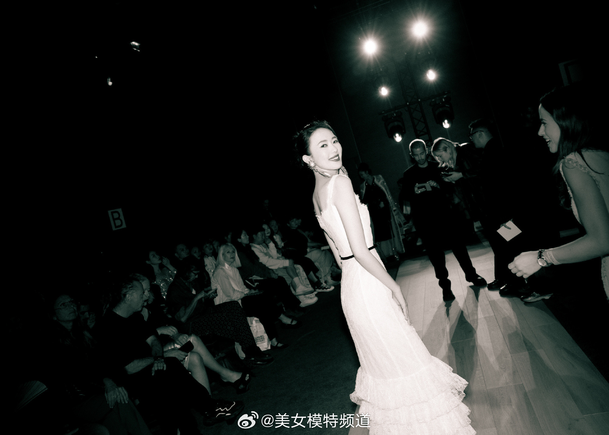 童瑶时装周造型大片