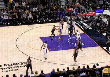 别浪！斯玛特玩脱了啊！第四节7分53秒，詹姆斯保护住篮板后长传前场的斯玛特，