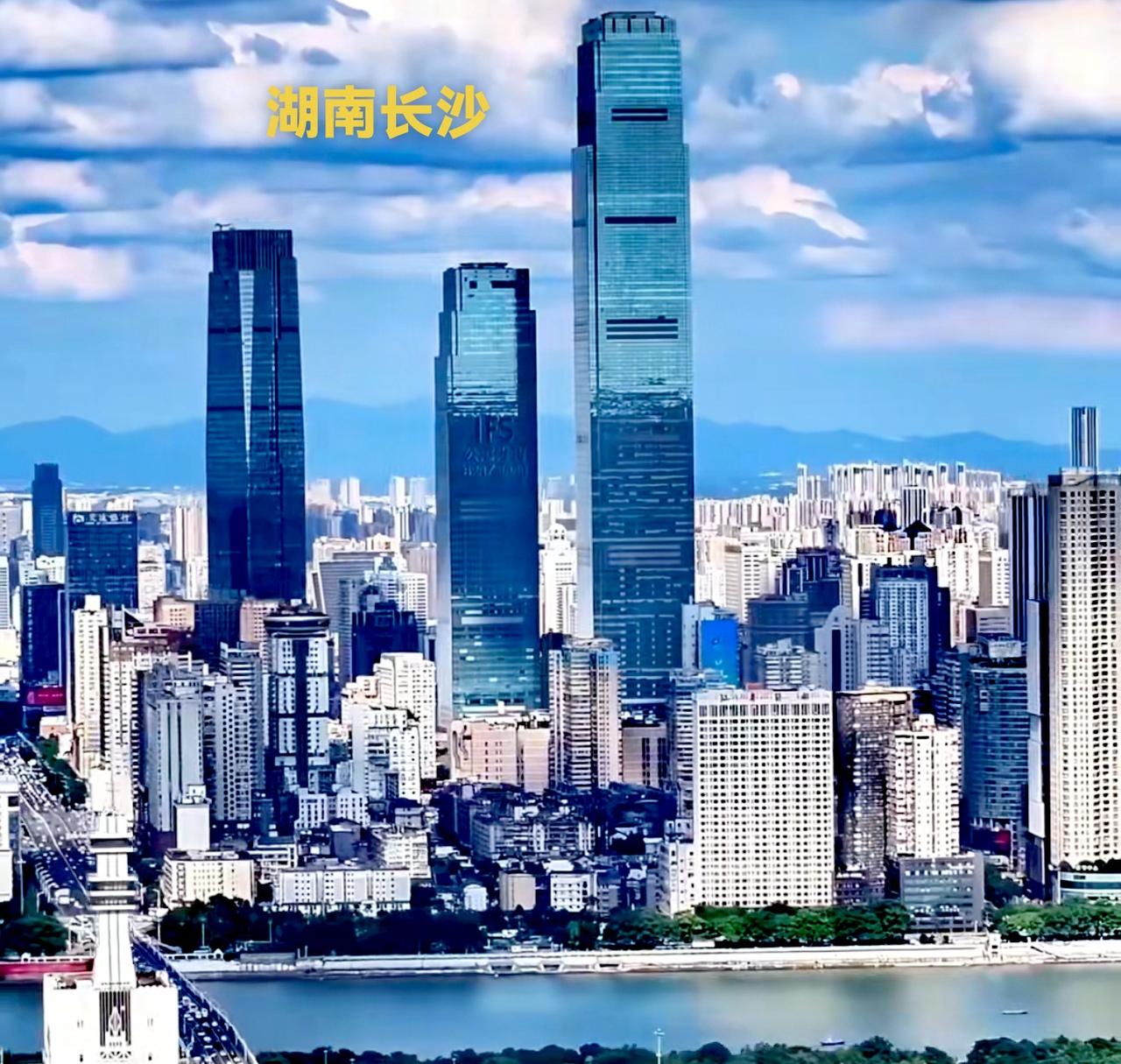 说实话，湖南长沙与辽宁沈阳，这两个城市建设，光从城建面貌上看，区别太大了。湖南长