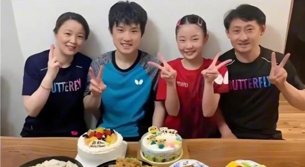 张本智和止步瑞典大满贯八强，嗓子不舒服影响了发挥，但是不得不承认他的球技已达到乒