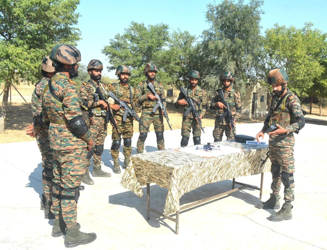 印度SIKH轻步兵从图中可知，印度现在开始批量装备阿卡203