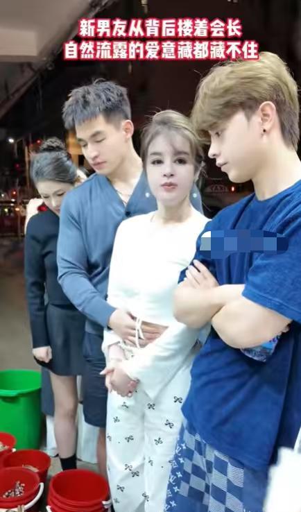 于会长把月零花从5万提到“随便刷”，换得任任凌晨送粥。前任罗兰多气笑：那粥金箔