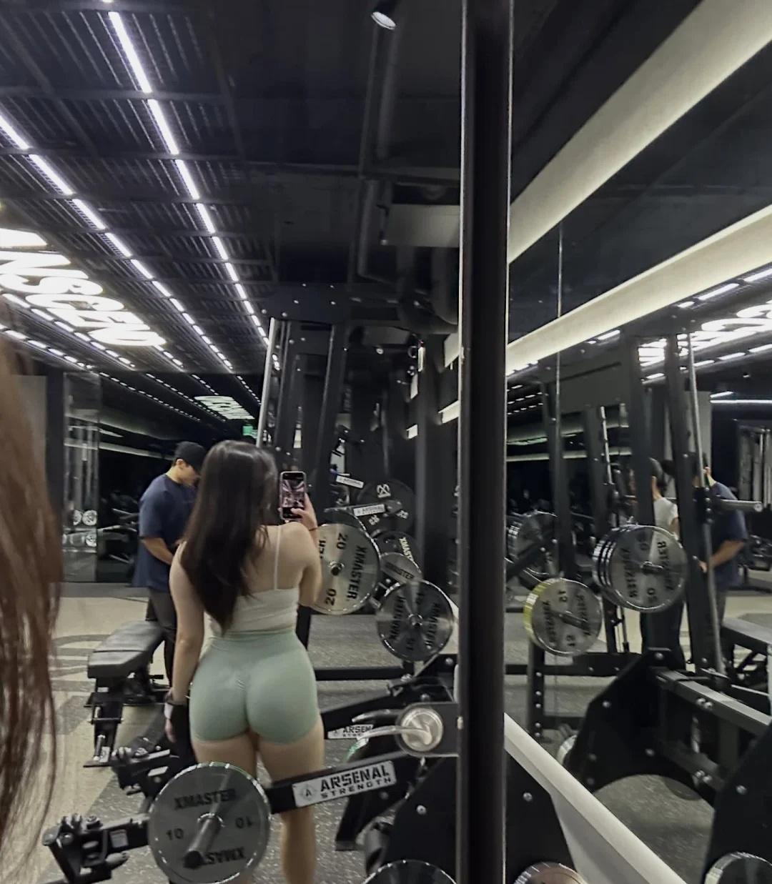我的背影杀如果背影会说话不露脸的氛氛围感背影照好像更有氛围感