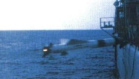 1982年，英军一艘军舰关闭了雷达进行卫星通信，凑巧一枚反舰导弹袭来，而英军对此