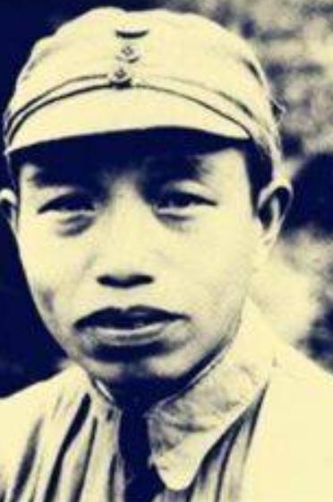 1953年，云南一个医生和人打牌时输红了眼，脱口而出：“我当过红军军长，你拿什么