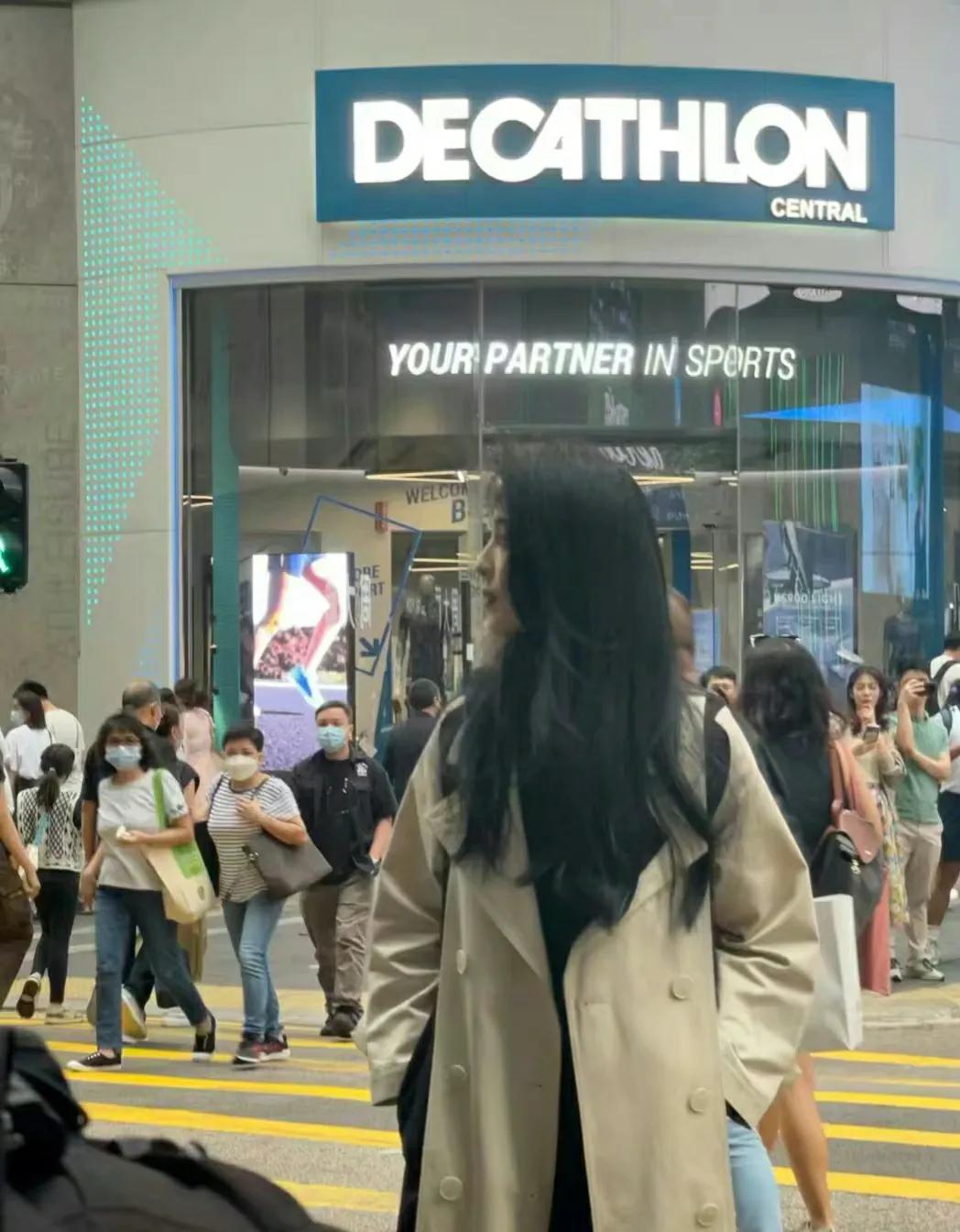 香港偶遇范冰冰……美到是依旧很美，但是怎么感觉人气下降了这么多，在香港街头居然
