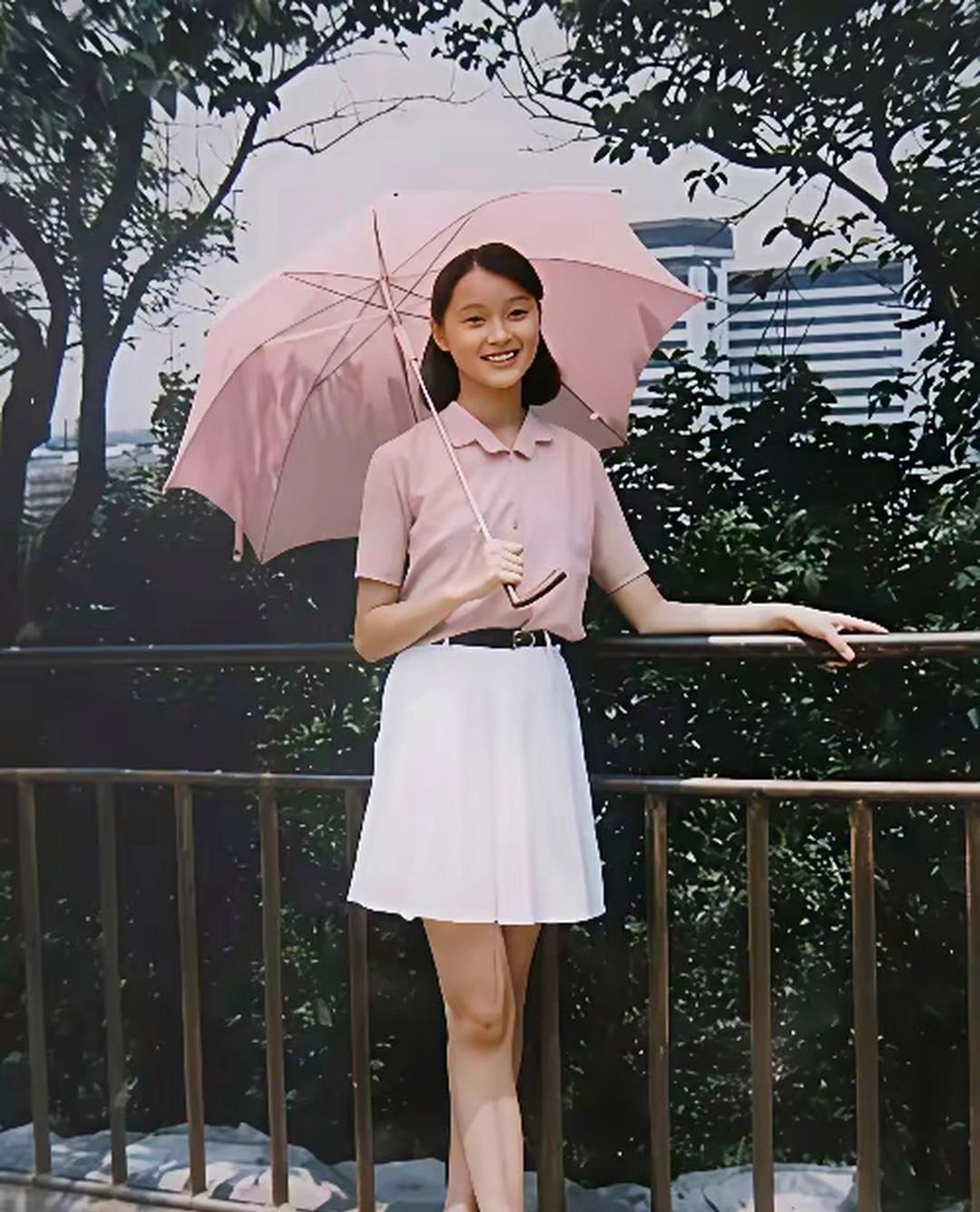 你能一眼认出这是那位明星，年轻时候的照片吗？