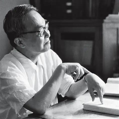 钱钟书考清华，数学只考了15分。这是真事。但很多人据此说他是被清华“破格”