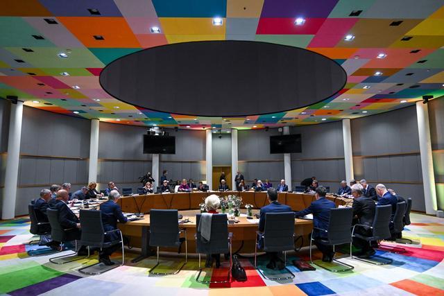 别再只盯着美国了！真正厉害的对手已经出手，用规则给中国挖了个大坑就在2026年
