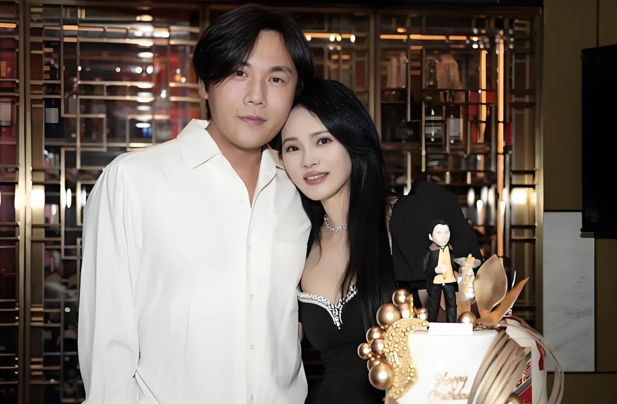 “他不红时你在哪？”伊能静直播间遇女网友挑衅，称自己年轻能抢走秦昊！她没生气