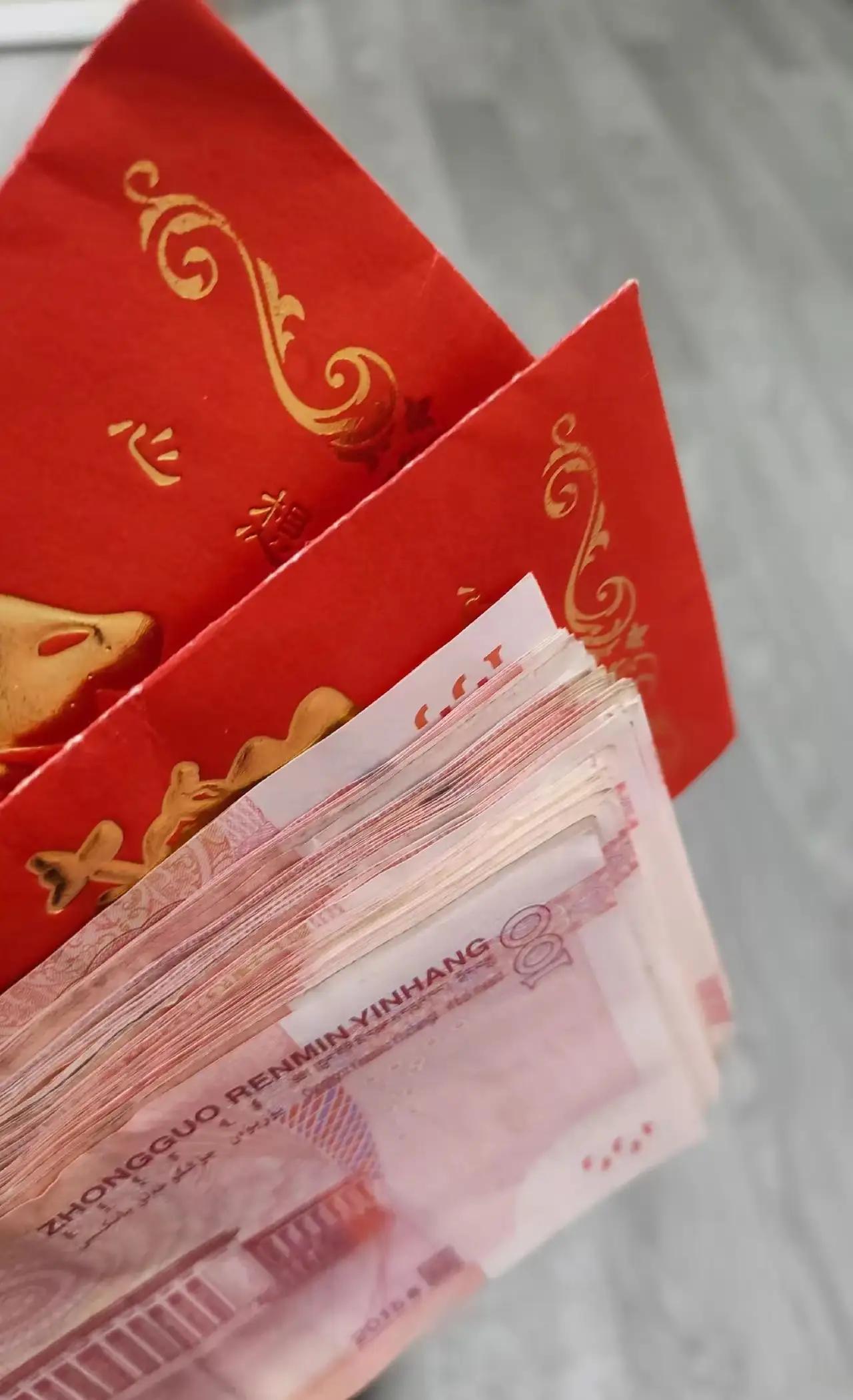 一个大爷发文说：“我肠子都悔青了，除夕夜icon孙子一口一个爷爷，把我喊的上头了