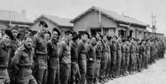 1951年，志愿军清点战俘，发现有63个英国俘虏无人认领，正疑惑时，两个新兵突然