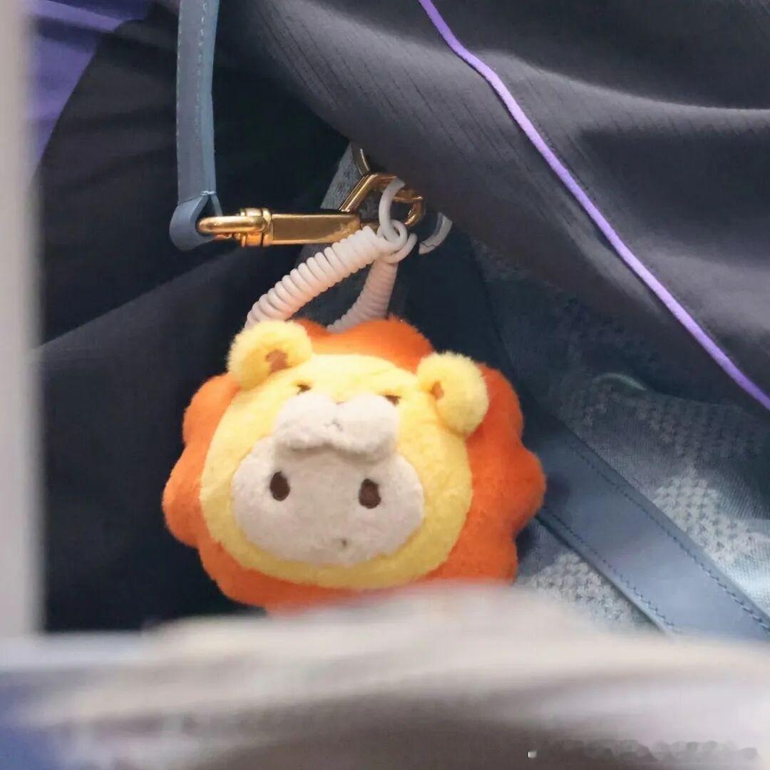 原来HOHO是另一个王楚钦这话真的一点不夸张——HOHO就是王楚钦本人的软萌分身