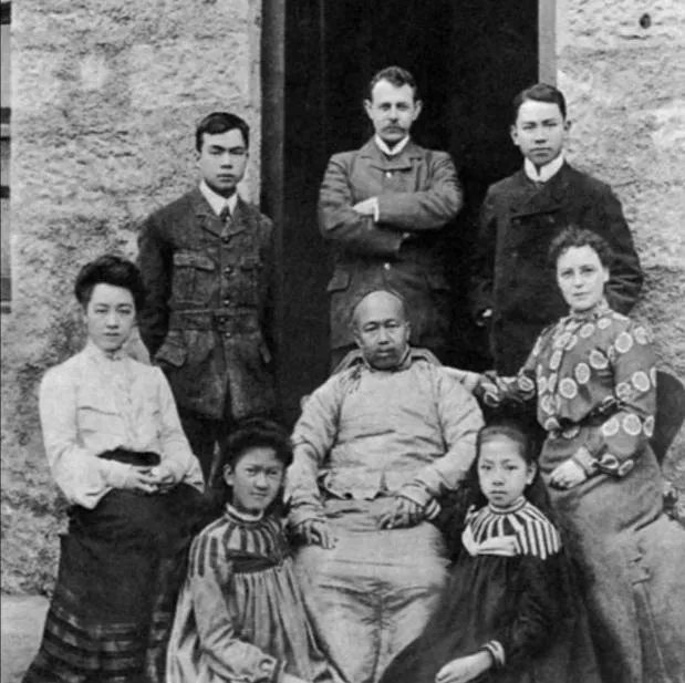 1919年，61岁康有为对18岁张阿翠，一见倾心，于是他带着礼物去张家提亲。没想