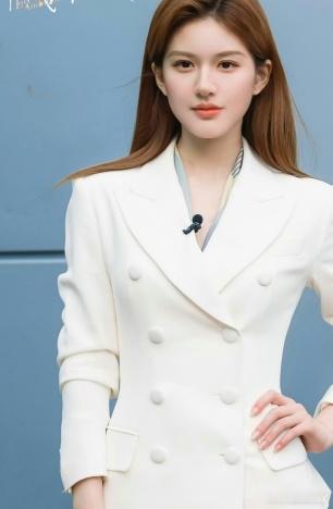 星光大赏内娱花生都来了这波男帅女美谁顶得住！鞠婧祎清冷绝美，田曦薇灵动可爱，男