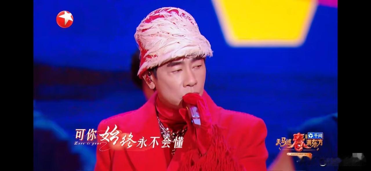 山鸡哥陈小春，藏得太深了！荧幕上霸气侧漏的陈小春，现实里活得低调又清醒。十