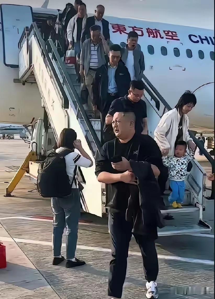 我要是欧皓辰的老板我大概率，不会辞退他，原因很简单，因为辞退太便宜他了。​