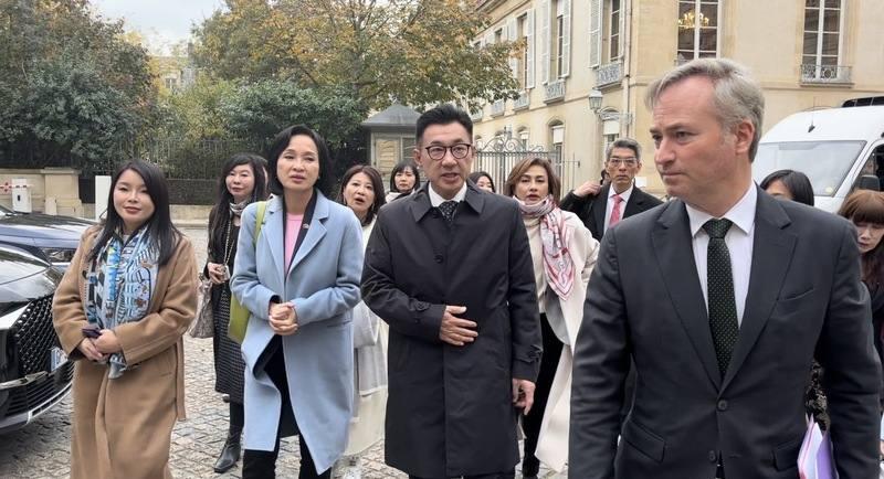 苍蝇不叮无缝的蛋，绿营盯上江启臣柯志恩针对防务预算绿营也算是看出眉眼了，郑