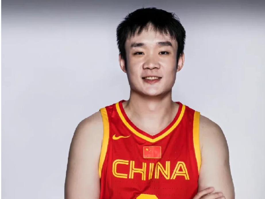 CBA最新消息：据直播吧报道，前山东男篮球员丁彦雨航宣布退役，后续工作以自媒体解