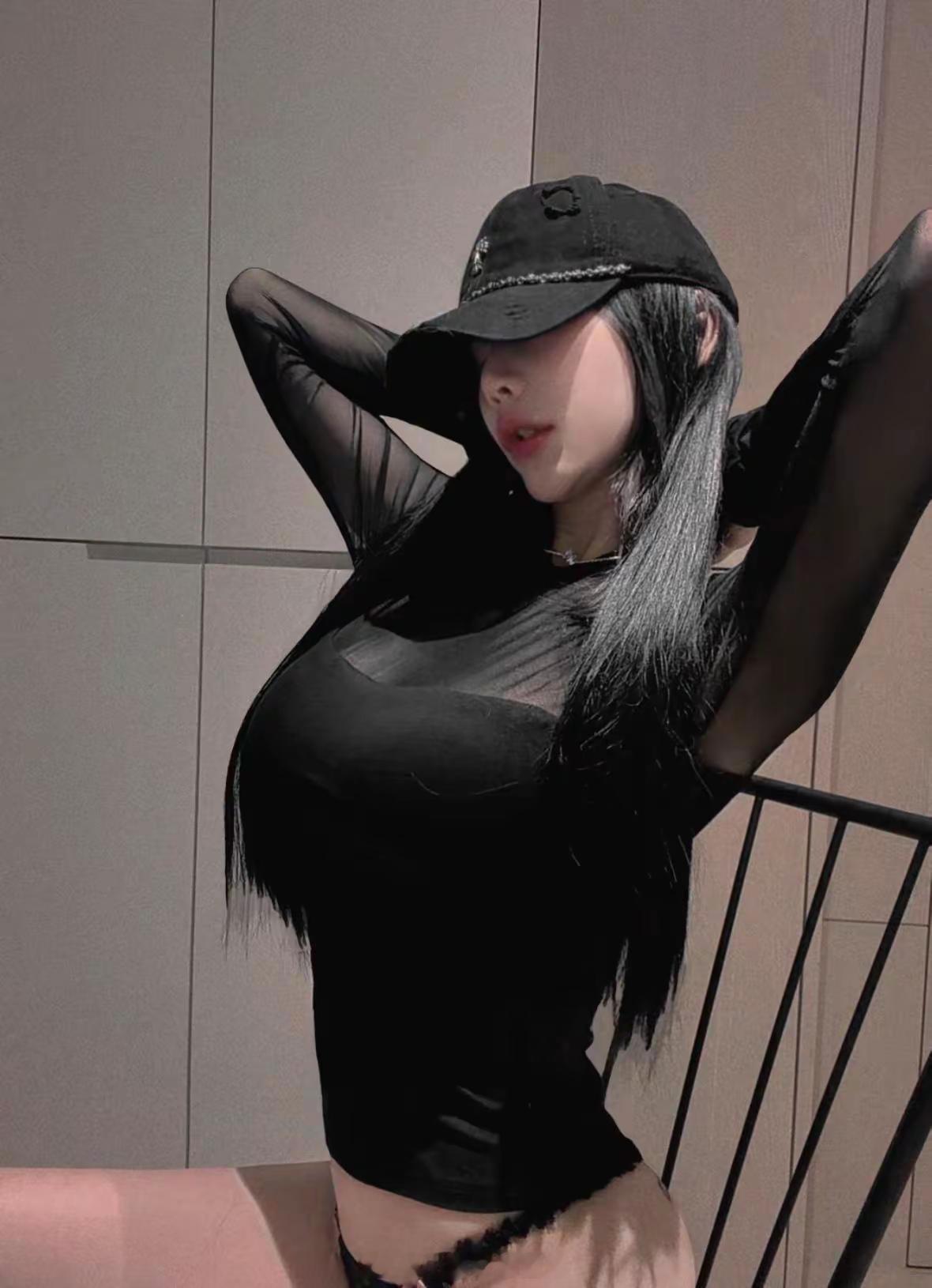 一个人的精神层次越高，心理越健康。心理越是健康的人，越通透阔达，柔和从容。越不屑